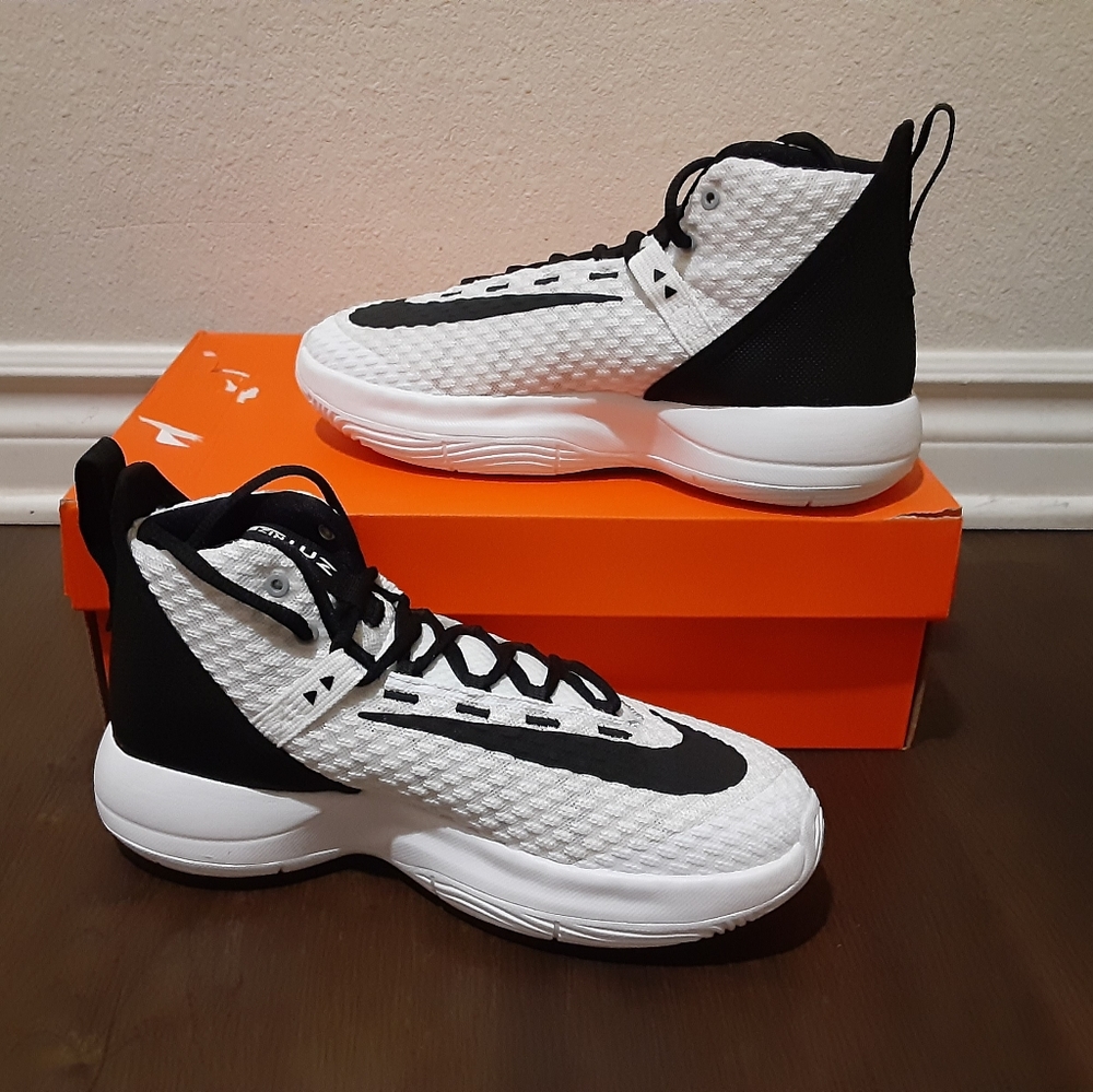 Nike - Picture 3 of 4